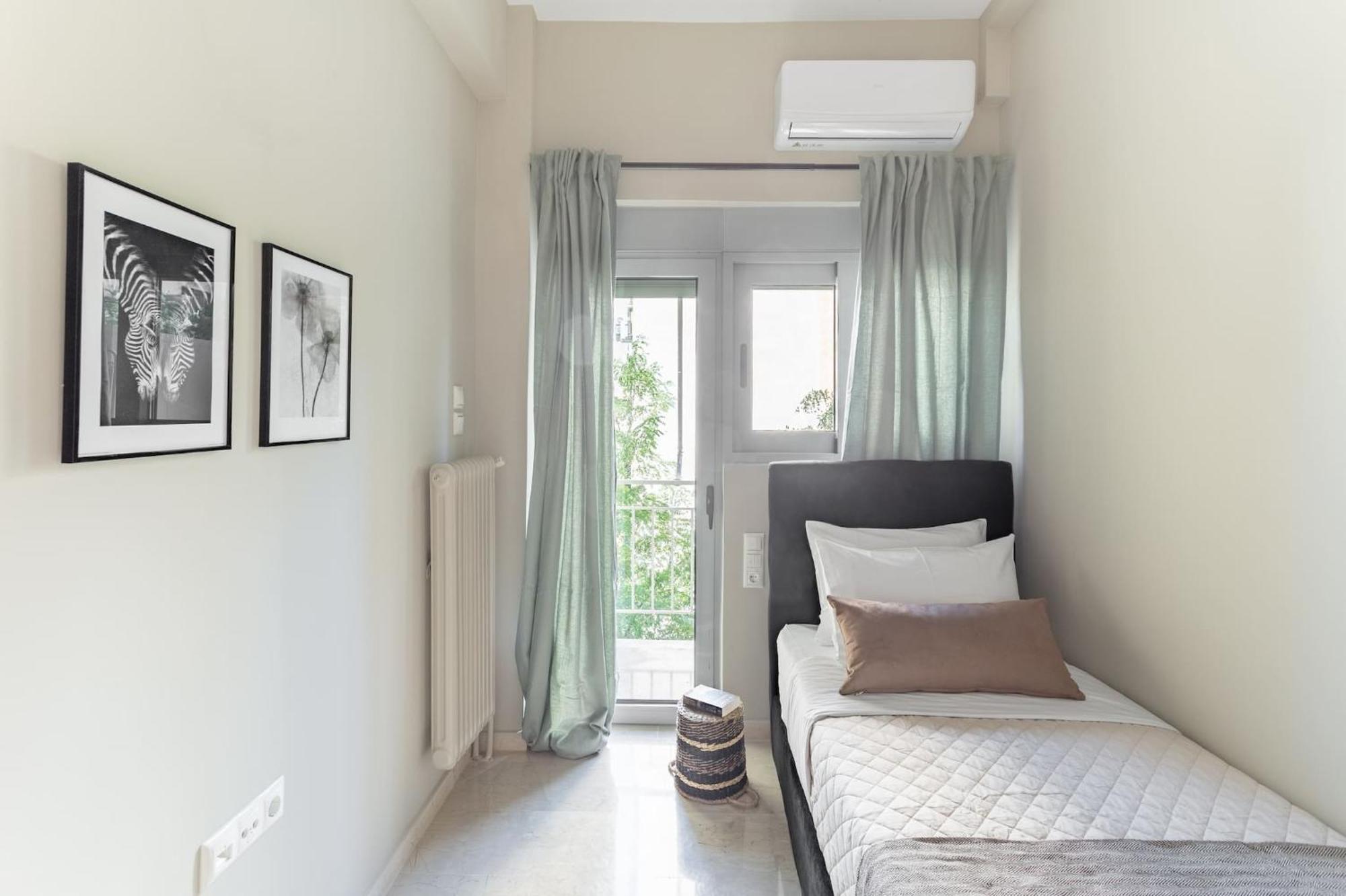 Deluxe 3-Bdrm Urban-Industrial Apt At Acropolis Atene Esterno foto