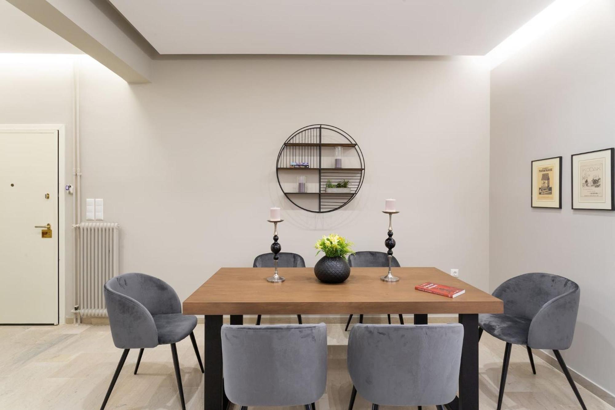 Deluxe 3-Bdrm Urban-Industrial Apt At Acropolis Atene Esterno foto