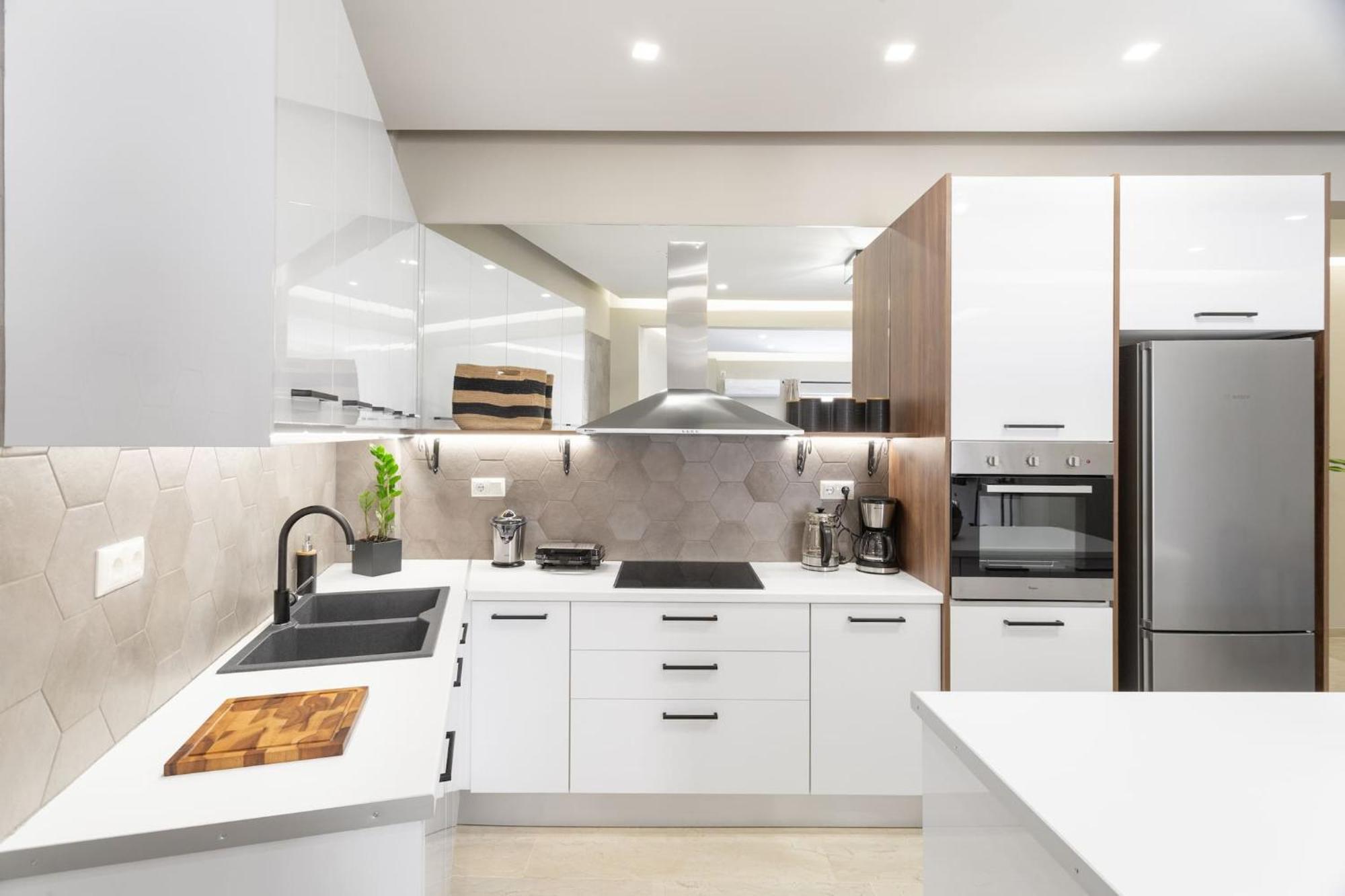 Deluxe 3-Bdrm Urban-Industrial Apt At Acropolis Atene Esterno foto