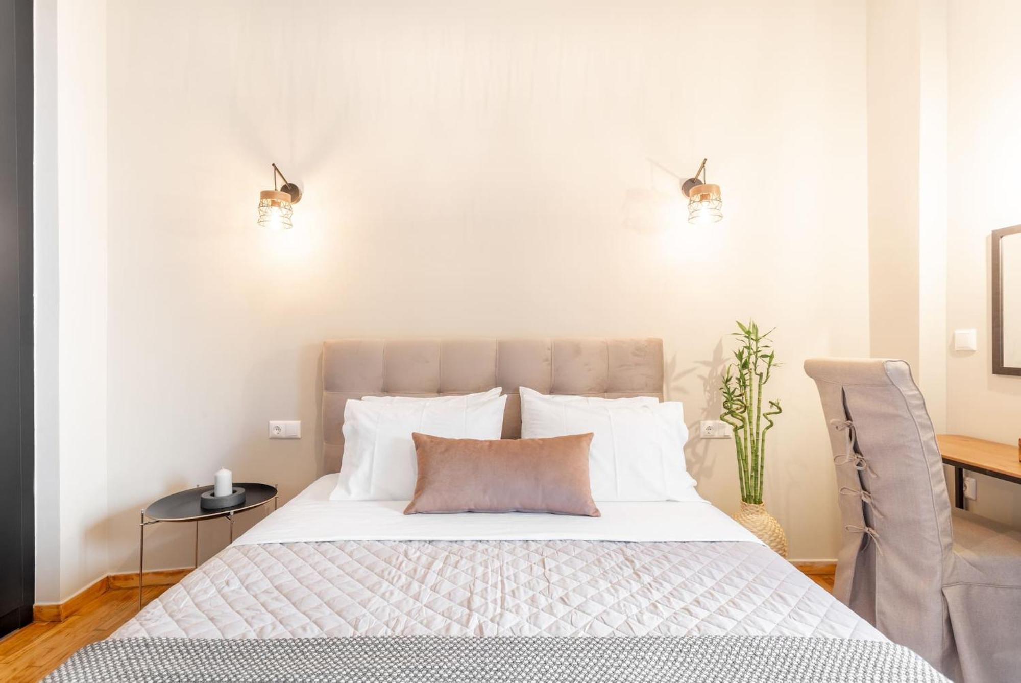 Deluxe 3-Bdrm Urban-Industrial Apt At Acropolis Atene Esterno foto