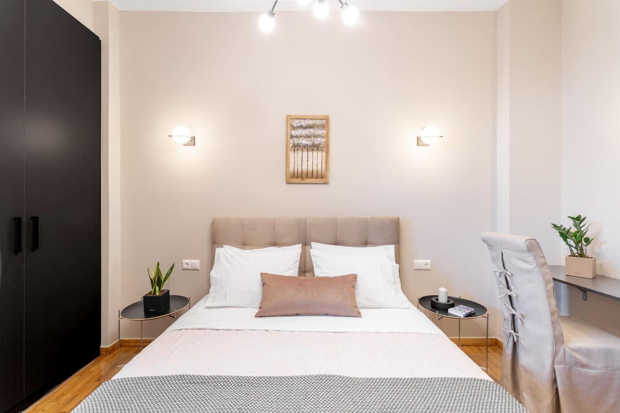Deluxe 3-Bdrm Urban-Industrial Apt At Acropolis Atene Esterno foto