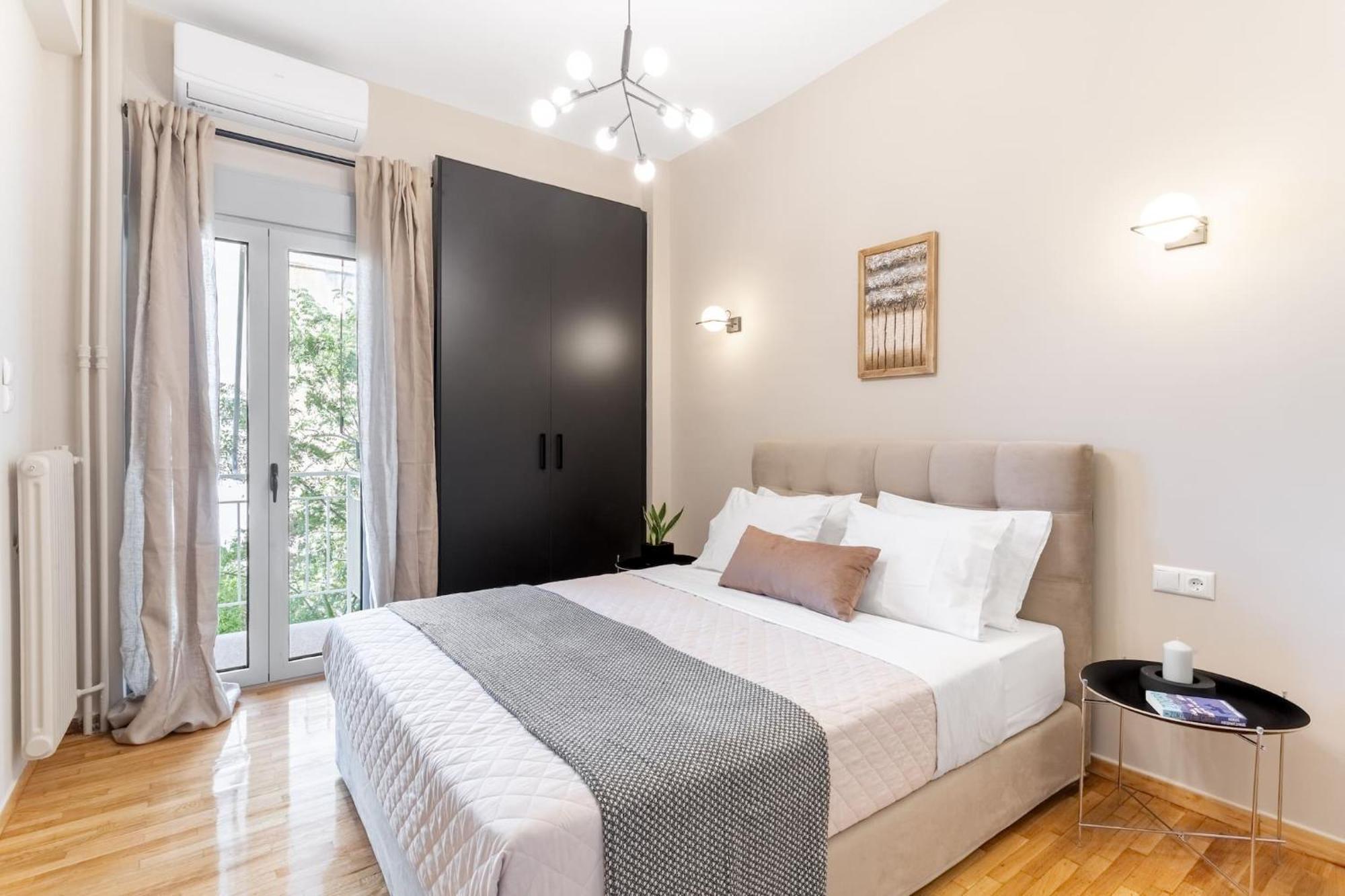 Deluxe 3-Bdrm Urban-Industrial Apt At Acropolis Atene Esterno foto