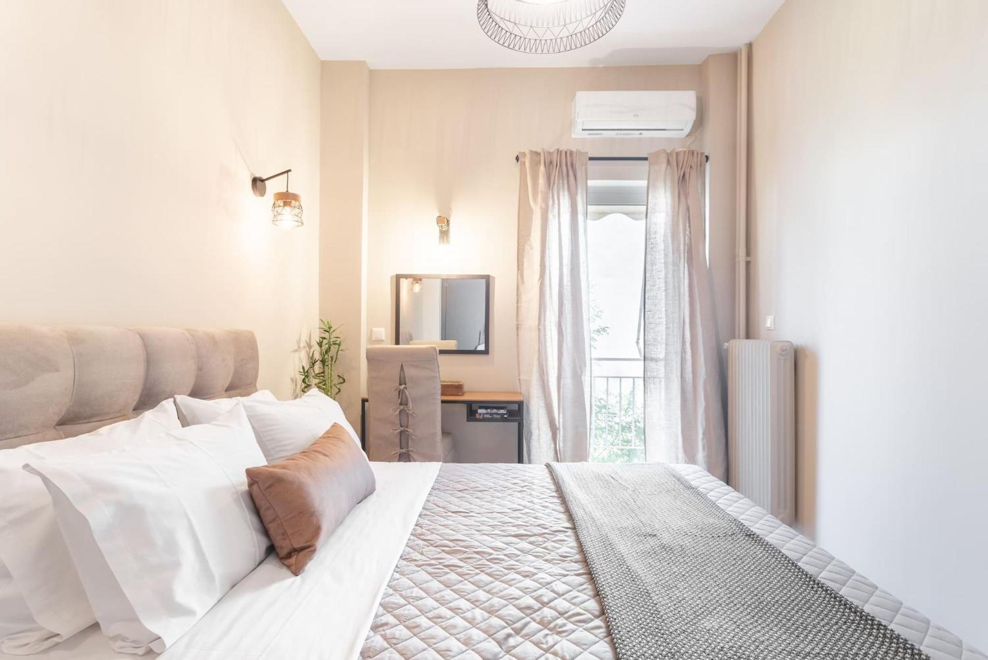 Deluxe 3-Bdrm Urban-Industrial Apt At Acropolis Atene Esterno foto